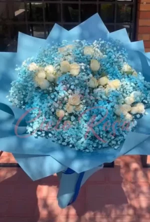 Arreglo Floral Azul Rosas Blancas